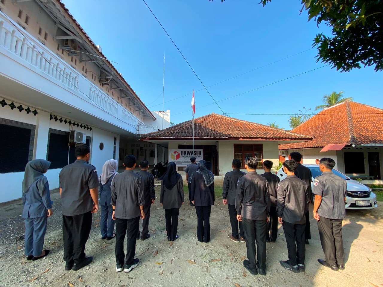 Badan Pengawas Pemilihan Umum (Bawaslu) Kabupaten Pangandaran menggelar apel pagi rutin di Halaman Kantor Bawaslu Kabupaten Pangandaran, Senin (22/6/2026).