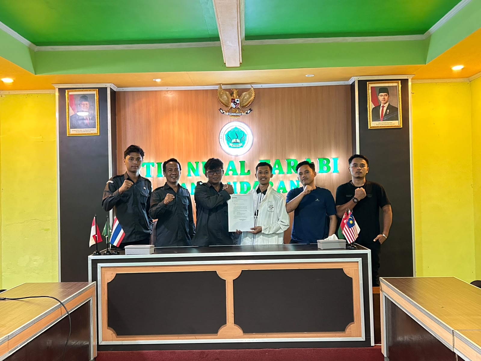 Ketua, Anggota, beserta staf Bawaslu Kabupaten Pangandaran sambangi kampus Institut Nasional Nusantara Al-Farabi (INN) Pangandaran pada Senin (13/07/2026). 
