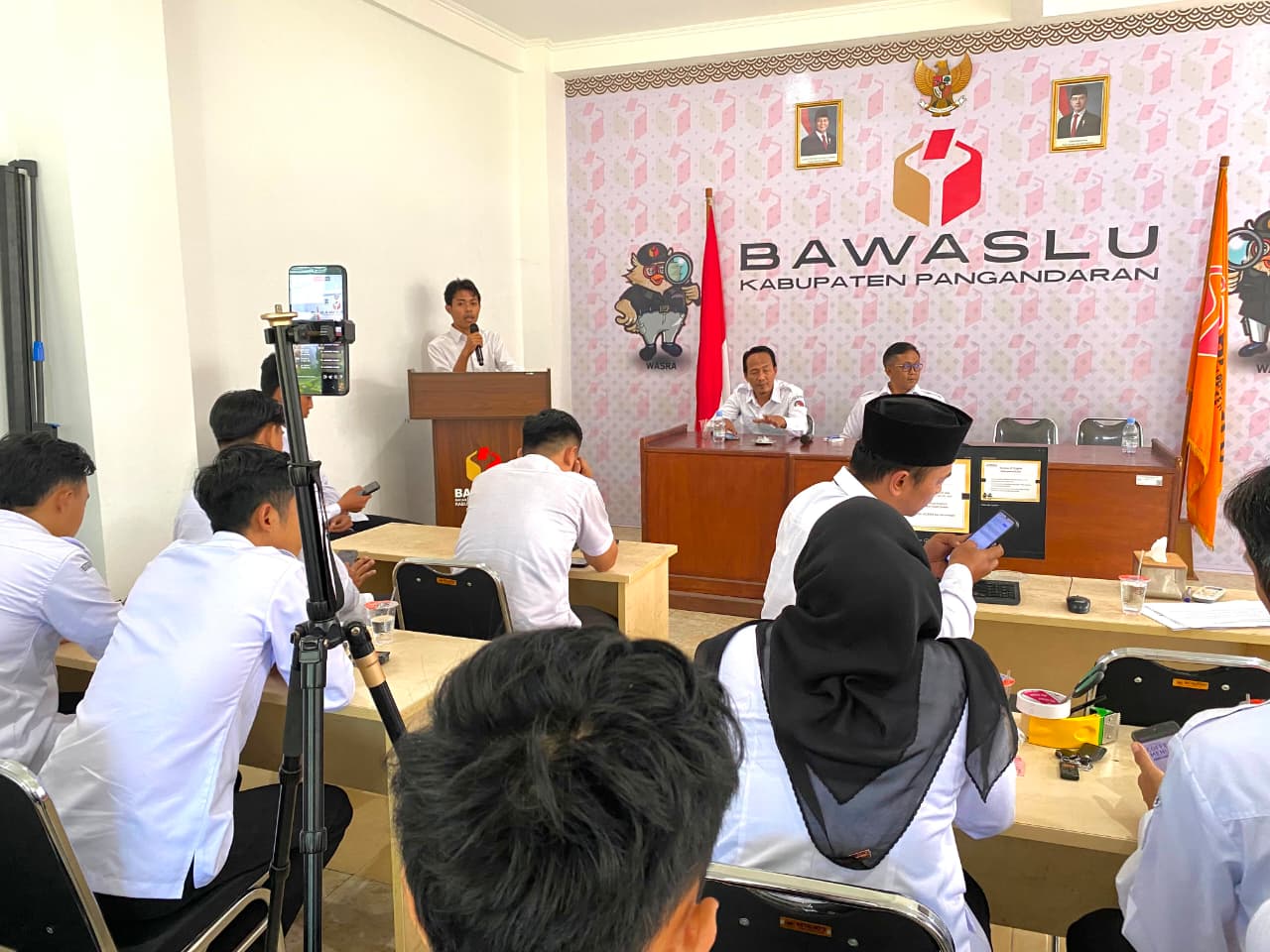 Penyampaian materi di sampaikan oleh Divisi Pengampu yakni Divisi SDM dan Organisasi Bawaslu Kabupaten Pangandara, pada kesempatan ini di sampaikan oleh Staf SDM, Eko Nur Rahmat, Rabu (22/7/2026).