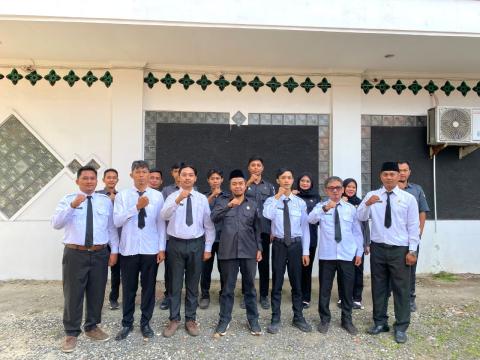 Badan Pengawas Pemilihan Umum (Bawaslu) Kabupaten Pangandaran kembali menggelar kegiatan Apel Pagi rutin di halaman Kantor Bawaslu Kabupaten Pangandaran, Senin (27/7/2026).