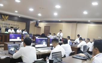 Peserta Orientasi Pegawai Pemerintah dengan Perjanjian Kerja (PPPK) Bawaslu se-Jawa Barat mengikuti sesi pembukaan orientasi di Kantor Bawaslu Provinsi Jawa Barat, Bandung, Selasa (8/7/2026). 