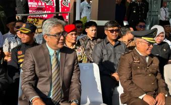 Ketua Badan Pengawas Pemilihan Umum (Bawaslu) Kabupaten Pangandaran menghadiri Upacara Peringatan Hari Bhayangkara ke-80 yang digelar di Markas Komando (Mako) Polres Pangandaran, pada Rabu (1/7/2026).