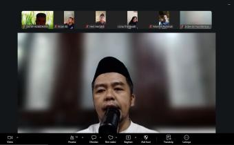 Screenshoot : Anggota Bawaslu Kabupaten Pangandaran, Ade Ajat Sudrajat, M.Pd menjadi Narasumber pada Kegiatan Jum'at Sehati dengan Agenda Tausyiah/Pembinaan Mental di Lingkungan Bawaslu Kabupaten Pangandaran, Jumat (17/7/2026).