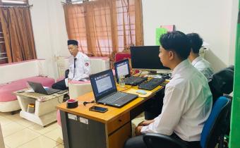 3 dari 7 pegawai Pemerintah dengan Perjanjian Kerja (PPPK) Angkatan III di lingkungan Bawaslu Kabupaten Pangandaran sedang mengikuti Orientasi PPPK Gelombang II secara daring di Kantor Bawaslu Kabupaten Pangandaran, pada Rabu (23/7/2026).
