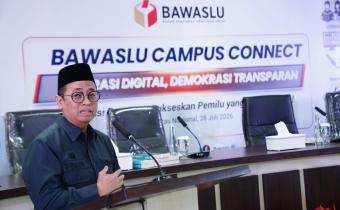 Anggota Bawaslu, Puadi, saat membuka kegiatan Bawaslu Campus Connect dengan tema "Generasi Digital, Demokrasi Transparan" di Universitas Nasional (Unas), Jakarta, Selasa (28/7/2026).